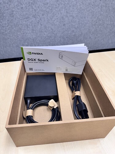 包装盒内配件全景